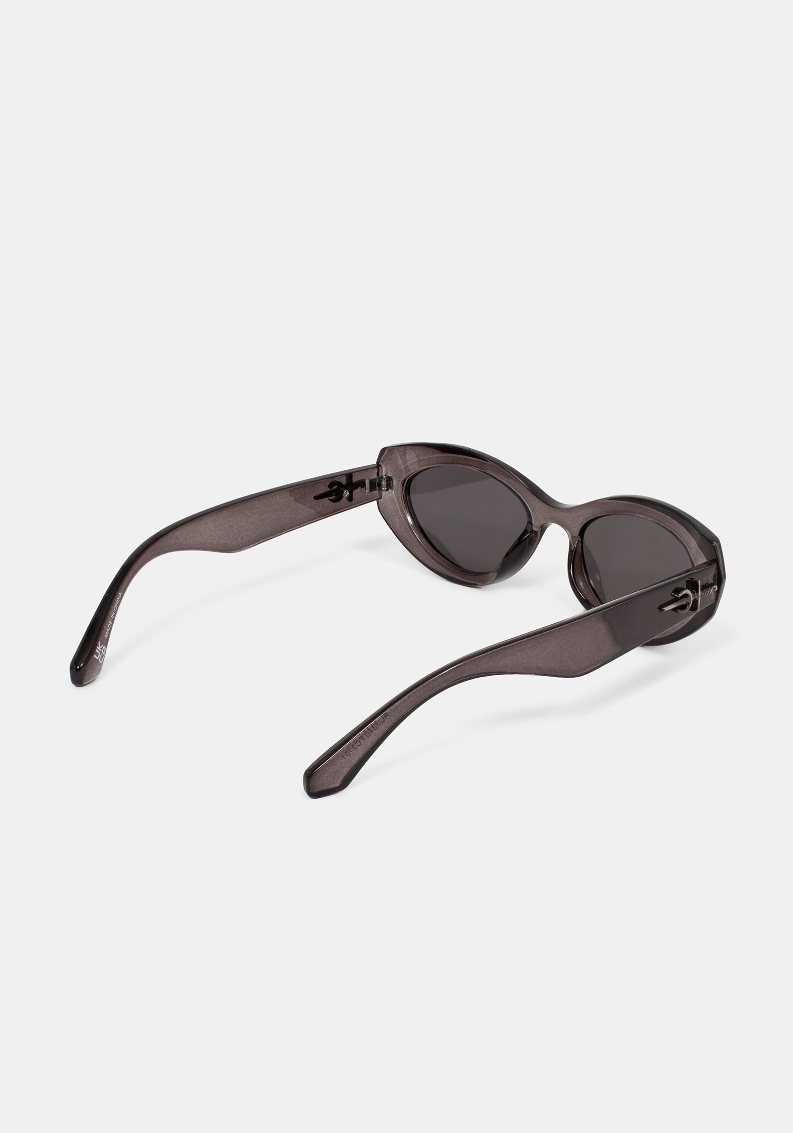 Sabre Dagger Oval Sunglasses